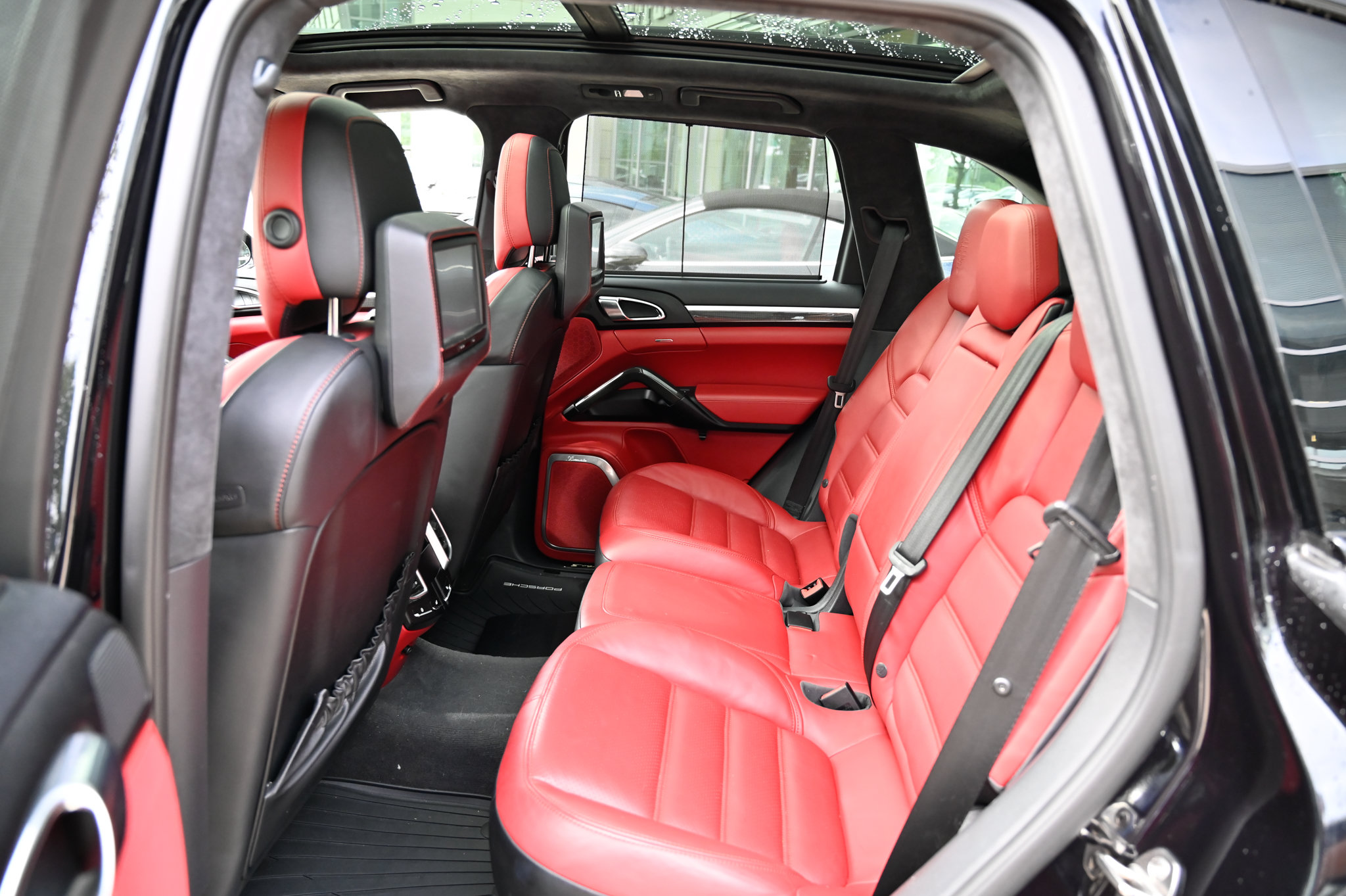 Used 2016 Porsche Cayenne Turbo S AWD/4WD image 38