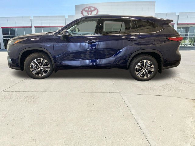 Used 2021 Toyota Highlander XLE AWD/4WD image 38