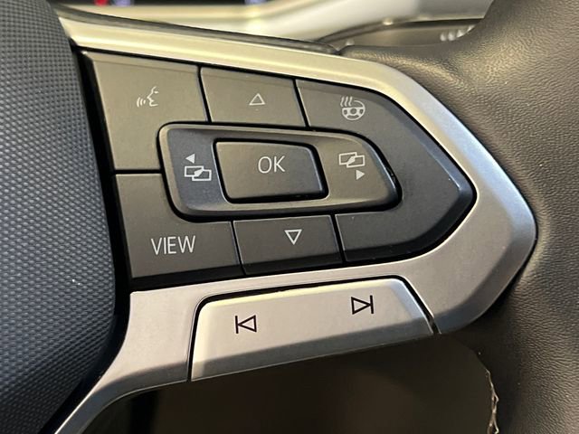 Certified 2025 Volkswagen Taos SE FWD image 21