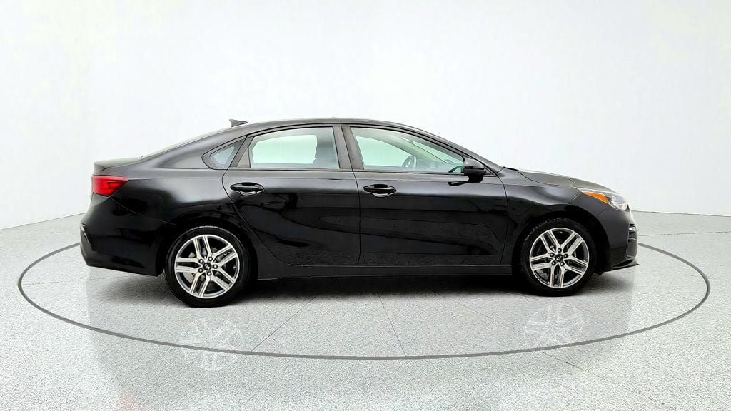 Used 2019 Kia Forte S w/ S Premium Package FWD image 4
