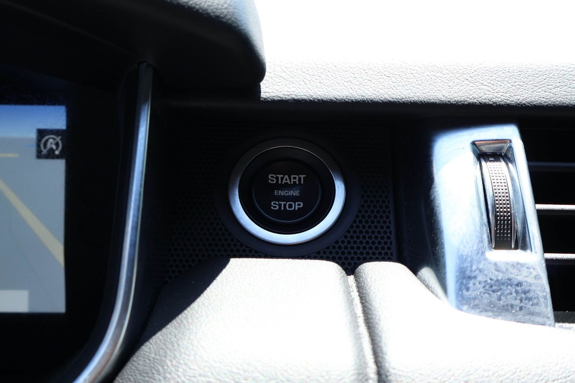 Used 2020 Land Rover Range Rover Sport HSE AWD/4WD image 25