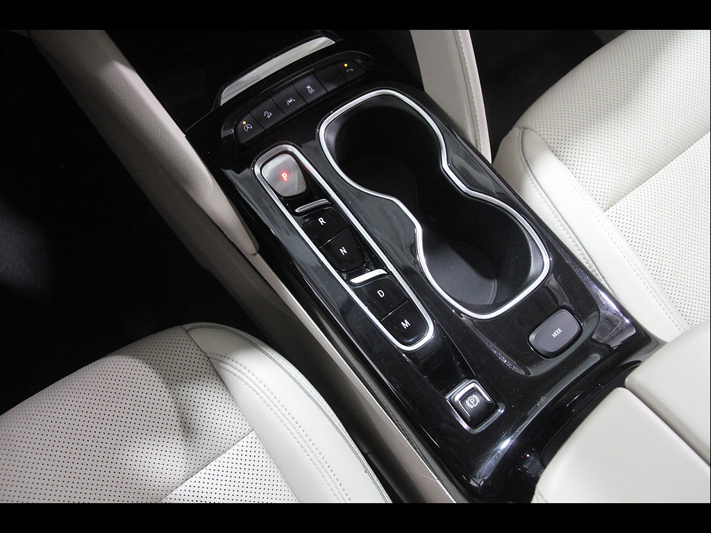 Used 2021 Buick Envision Essence w/ Technology Package I AWD/4WD image 17