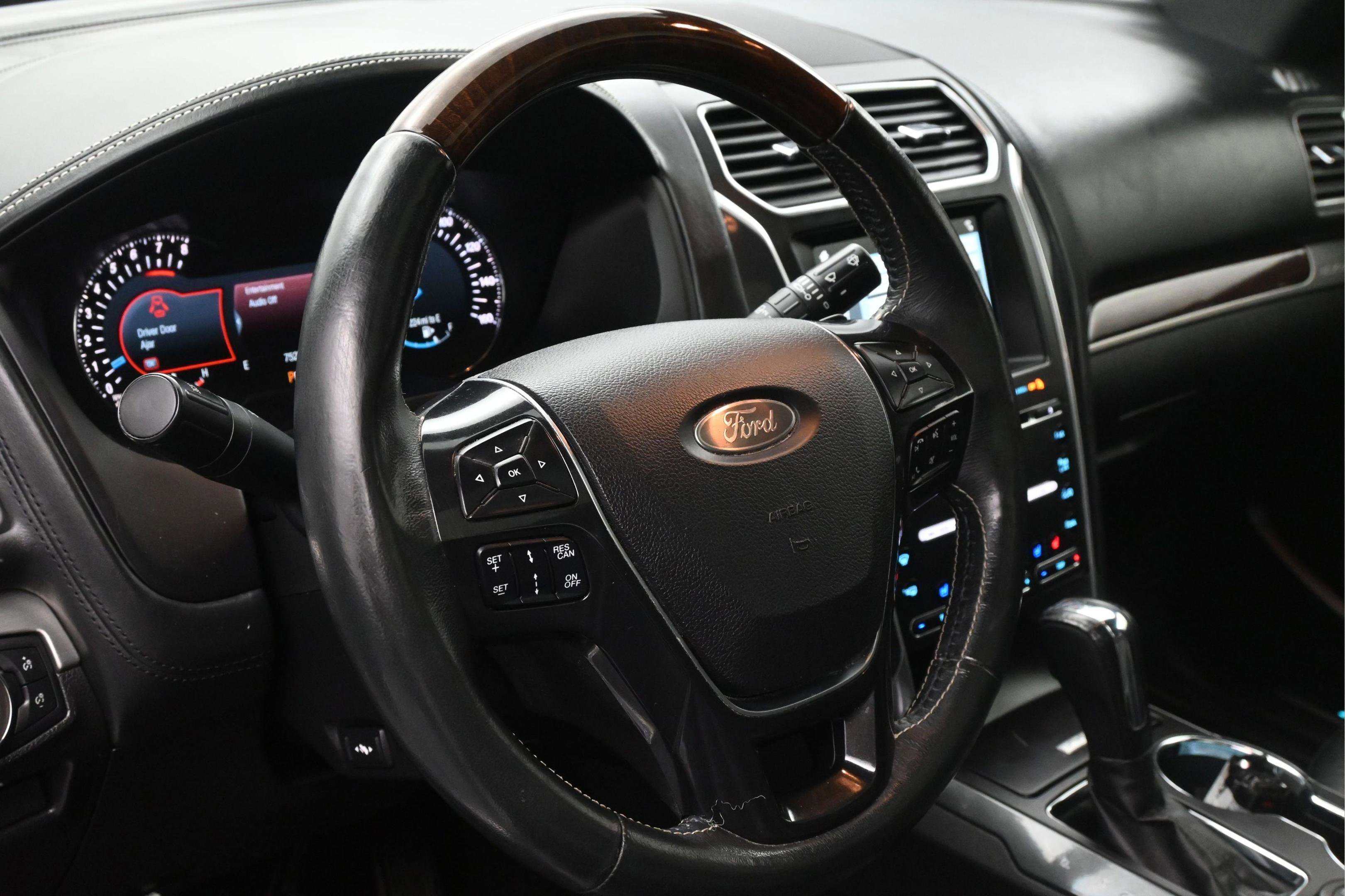 Used 2017 Ford Explorer Platinum AWD/4WD image 19