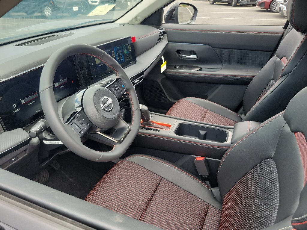 New 2026 Nissan Kicks SR w/ Cold Weather Package AWD/4WD image 6