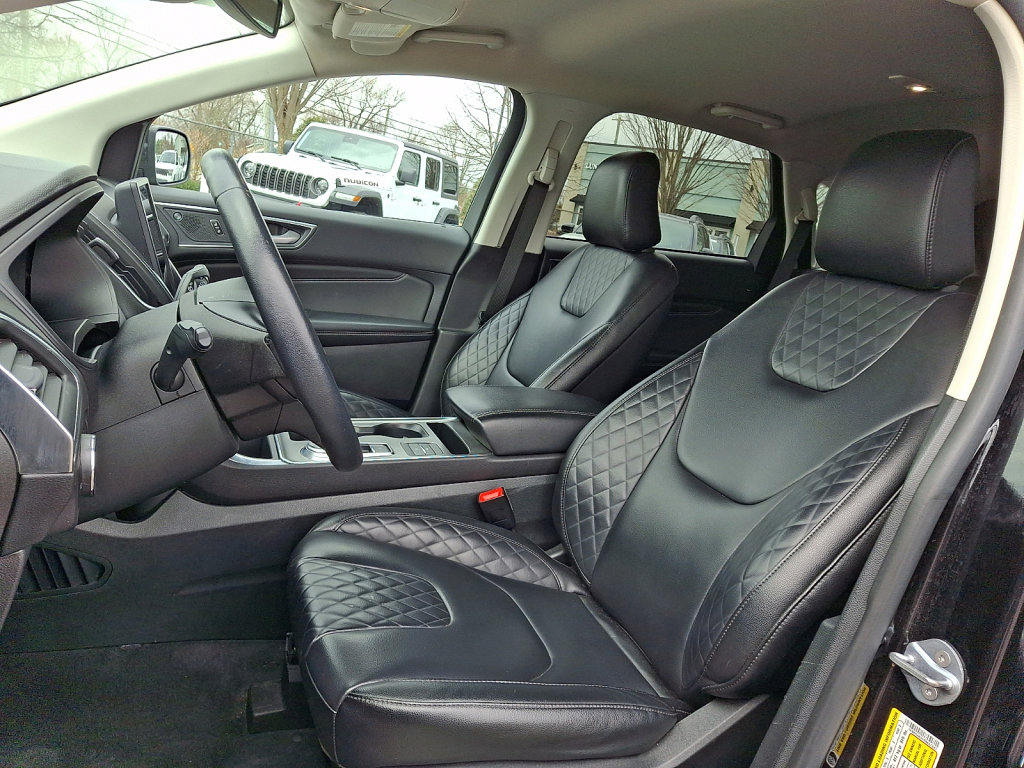 Used 2024 Ford Edge Titanium image 24