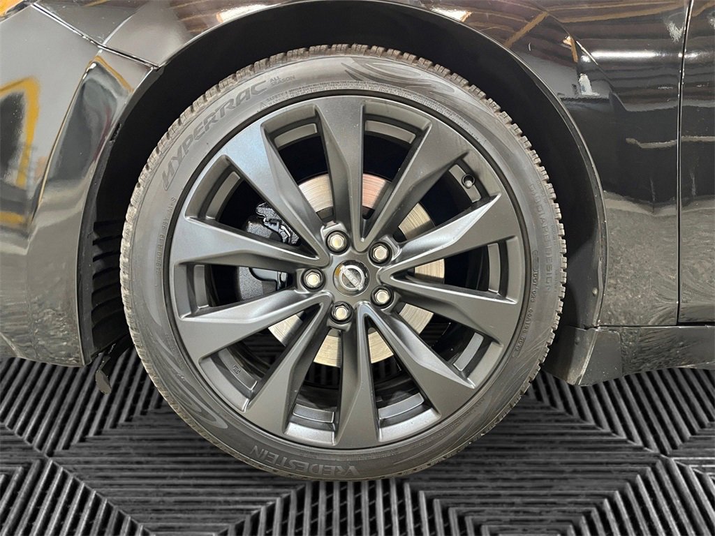 Used 2023 Nissan Maxima Platinum image 11