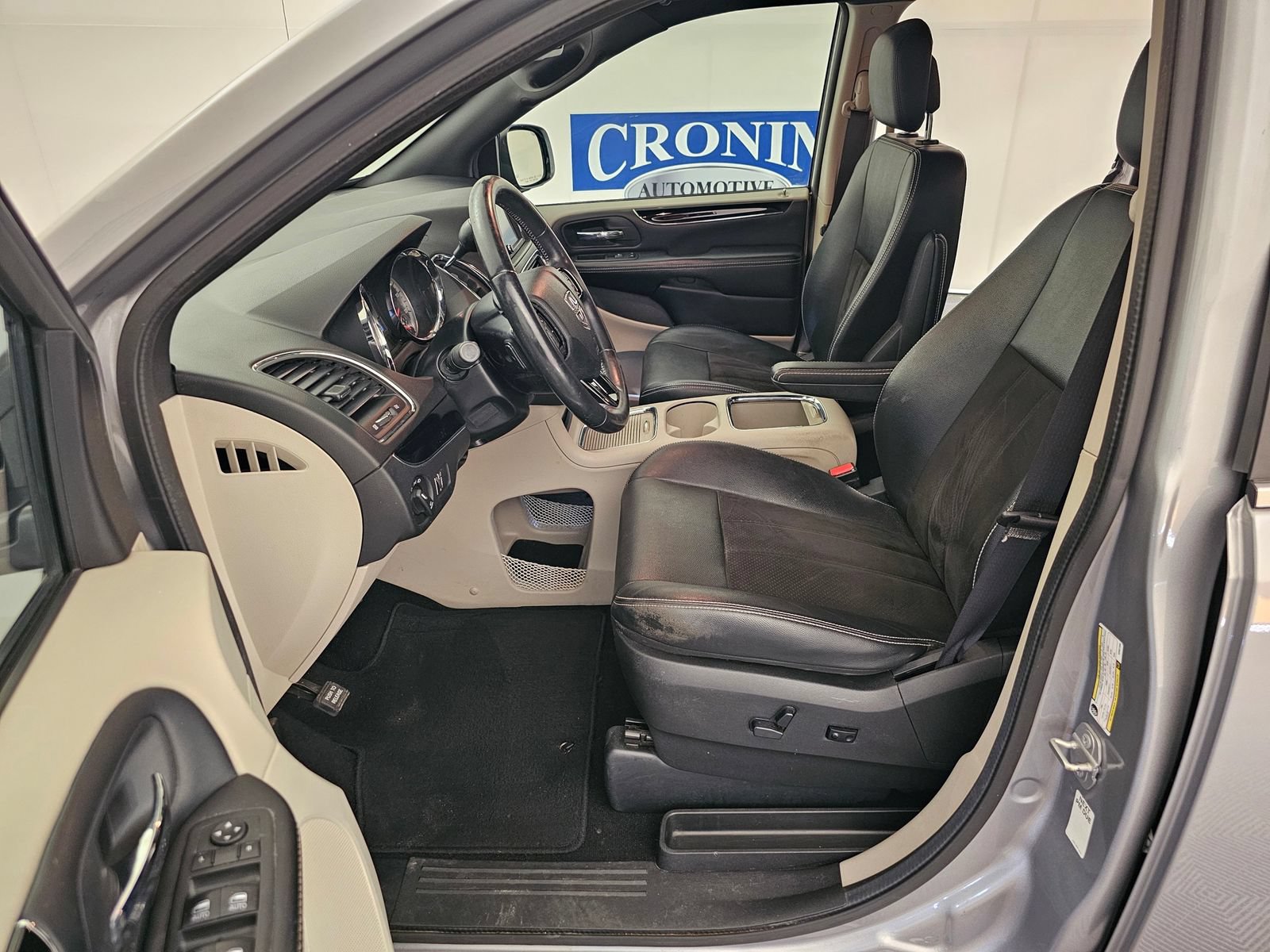 Used 2019 Dodge Grand Caravan SXT FWD image 4
