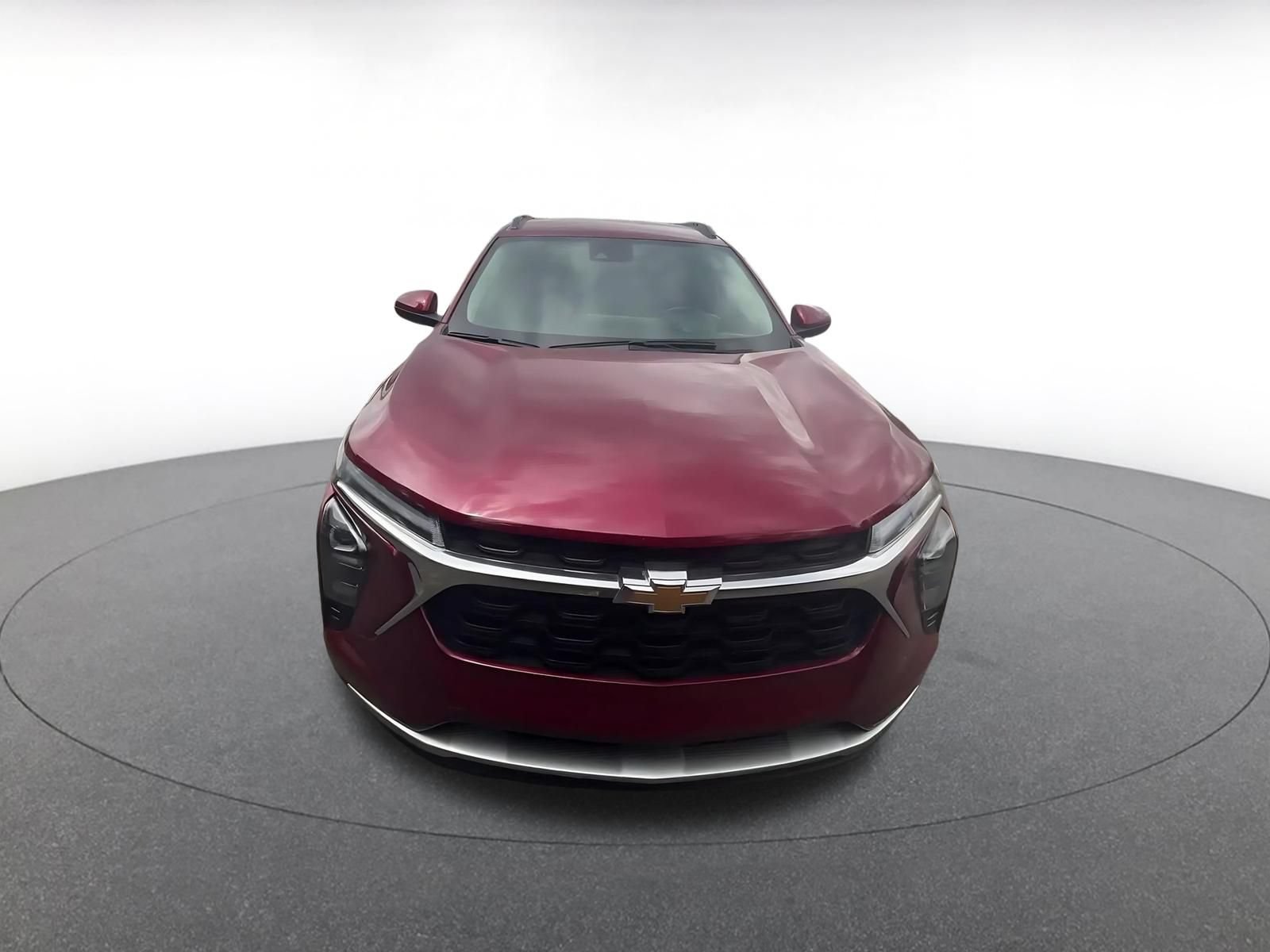 Used 2025 Chevrolet Trax LT w/ LT Convenience Package FWD image 4