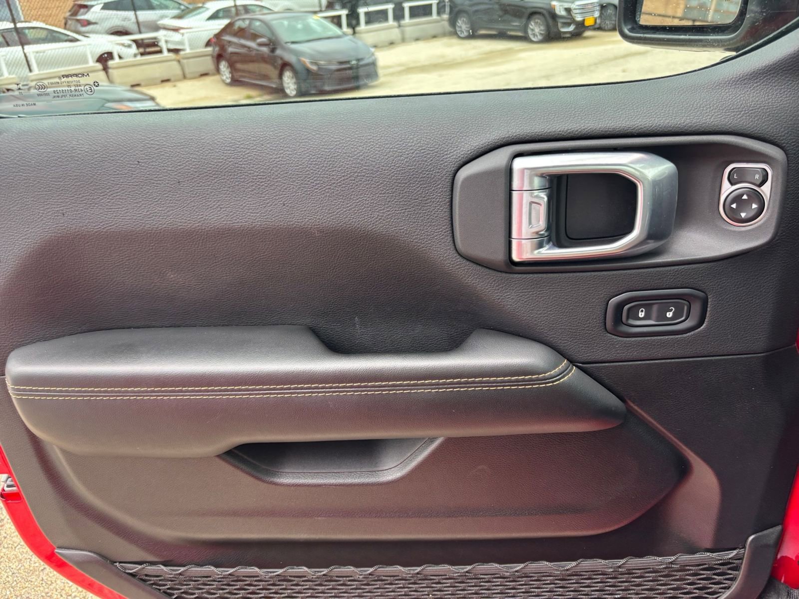 Used 2025 Jeep Wrangler Unlimited Sahara AWD/4WD image 18