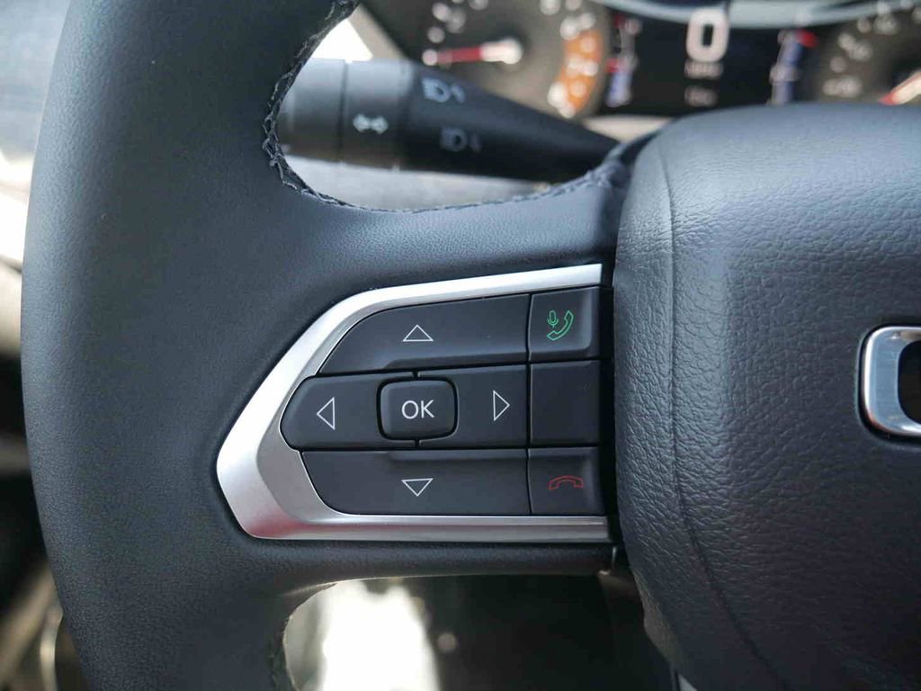 New 2025 Jeep Compass Latitude image 35