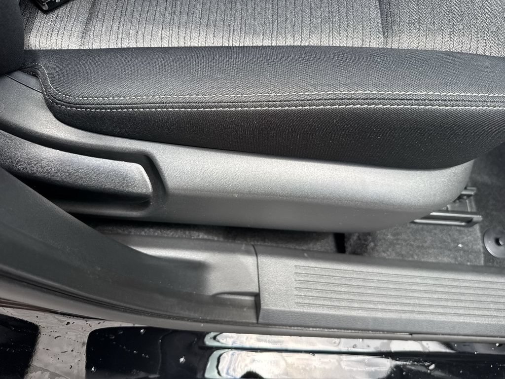 Used 2023 Nissan Rogue SV FWD image 45