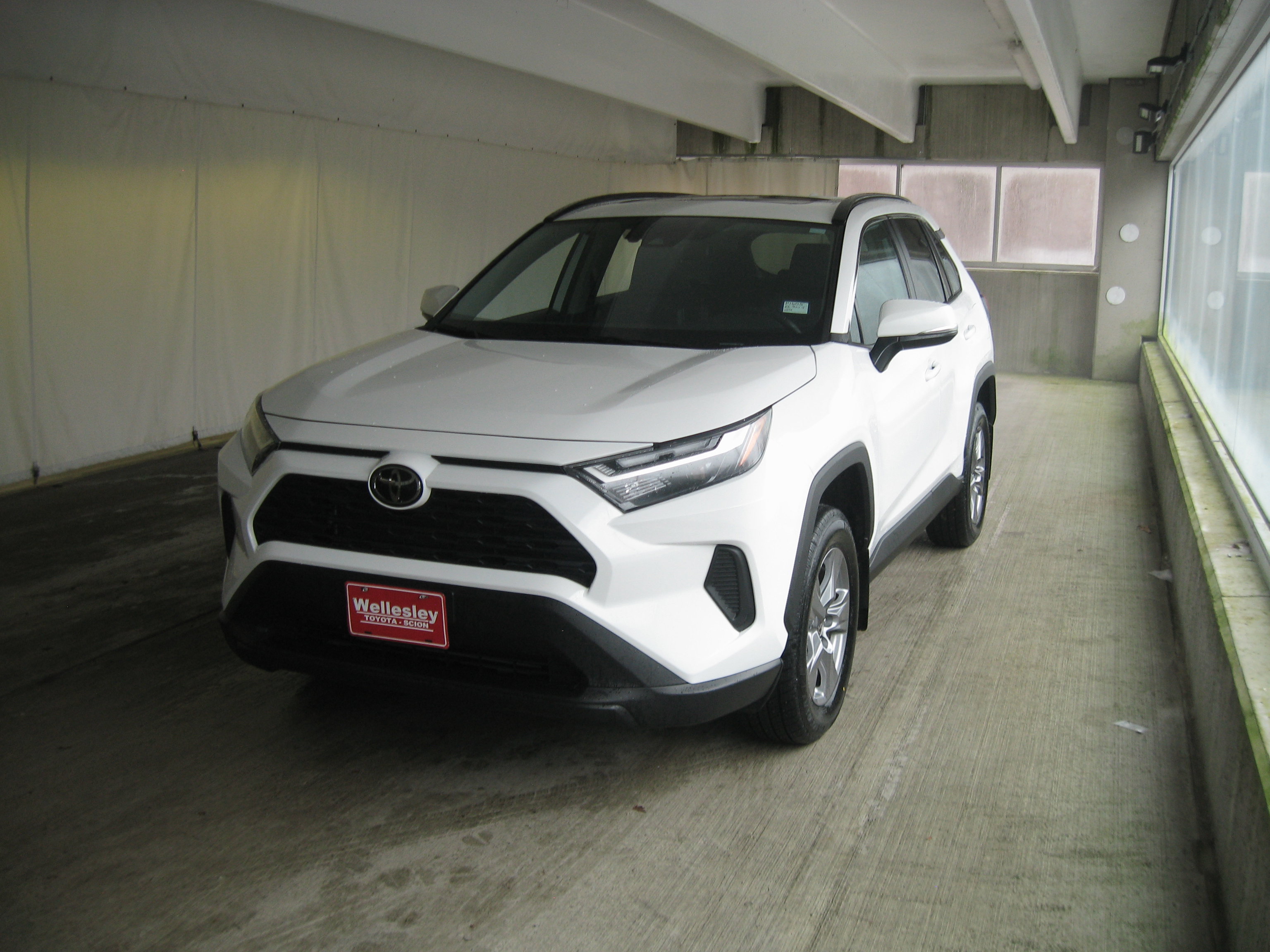 Used 2022 Toyota RAV4 XLE image 24