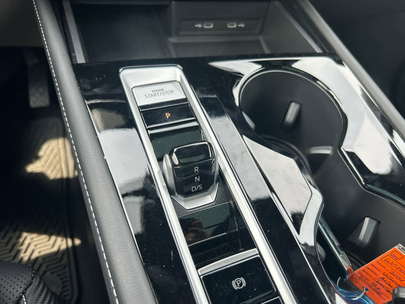 Used 2024 Volkswagen Atlas Cross Sport SE image 23