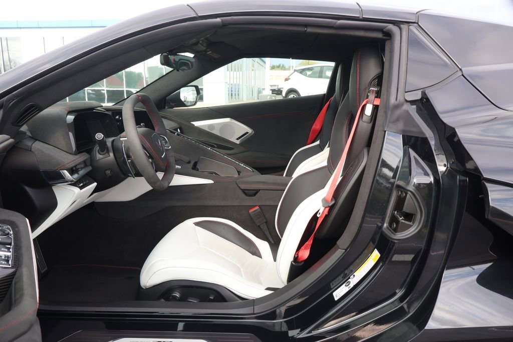 Used 2023 Chevrolet Corvette Stingray Premium Conv w/ Z51 Performance Package RWD image 11