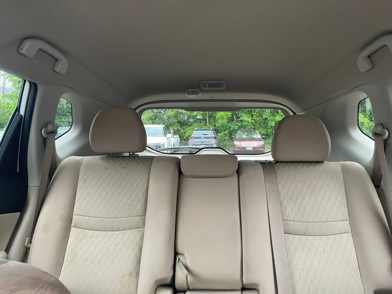 Used 2017 Nissan Rogue SV FWD image 9