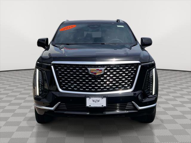 Used 2025 Cadillac Escalade ESV Luxury AWD/4WD image 2