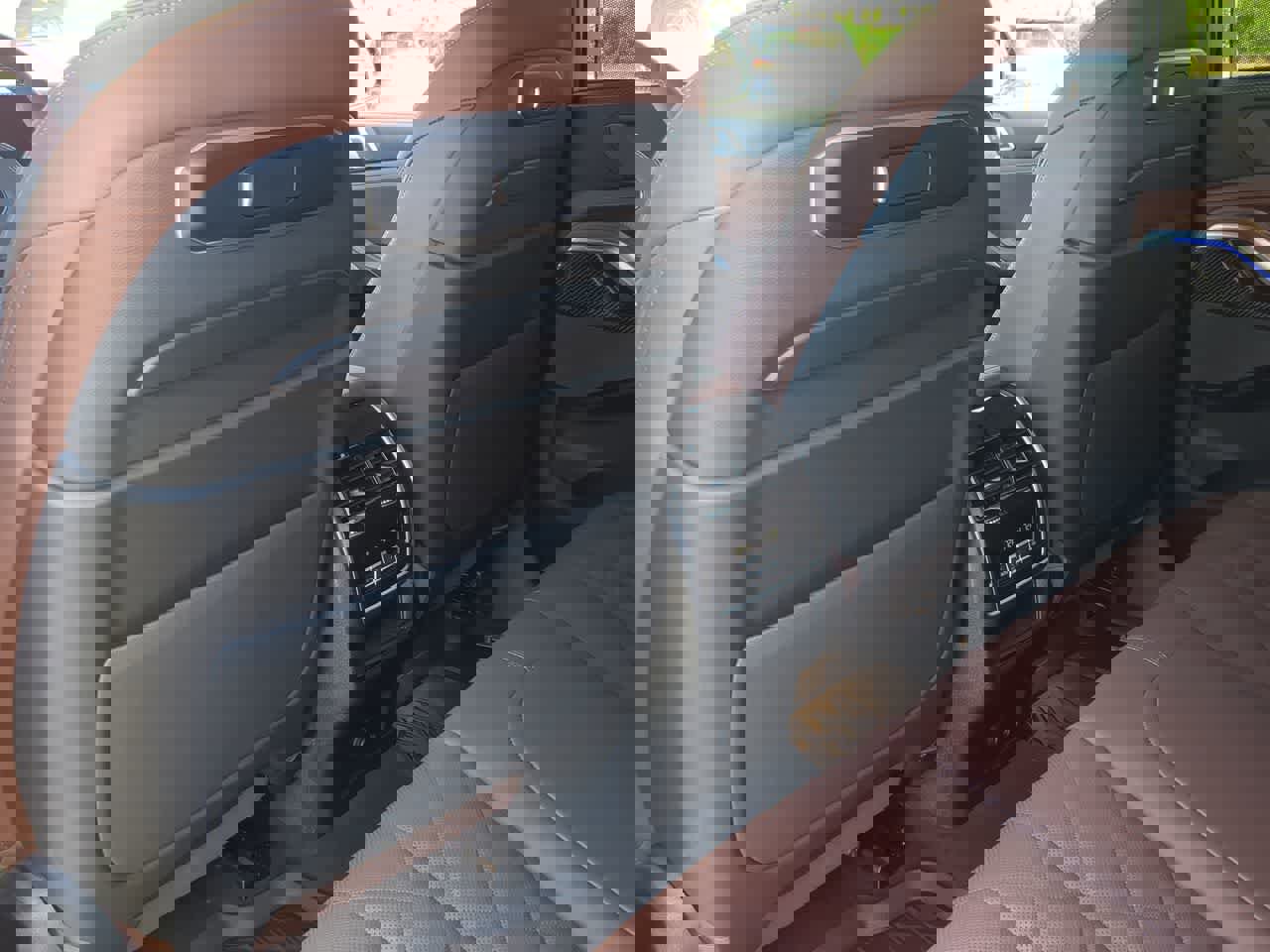 Used 2026 BMW X6 M60i w/ Executive Package image 18