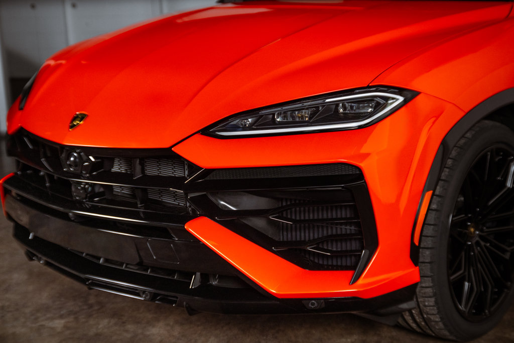 Used 2025 Lamborghini Urus SE AWD/4WD image 44