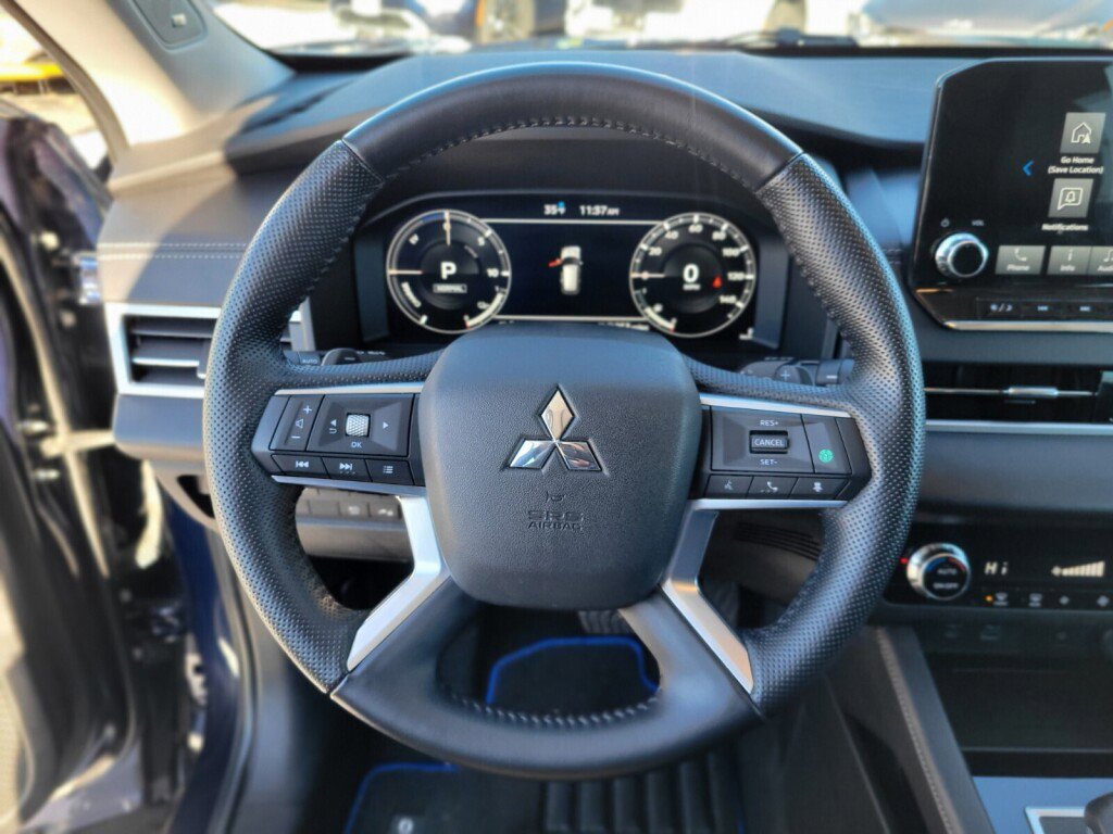 Used 2023 Mitsubishi Outlander SE image 22