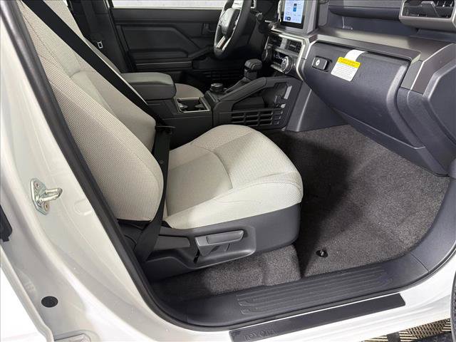 Used 2025 Toyota 4Runner SR5 AWD/4WD image 13