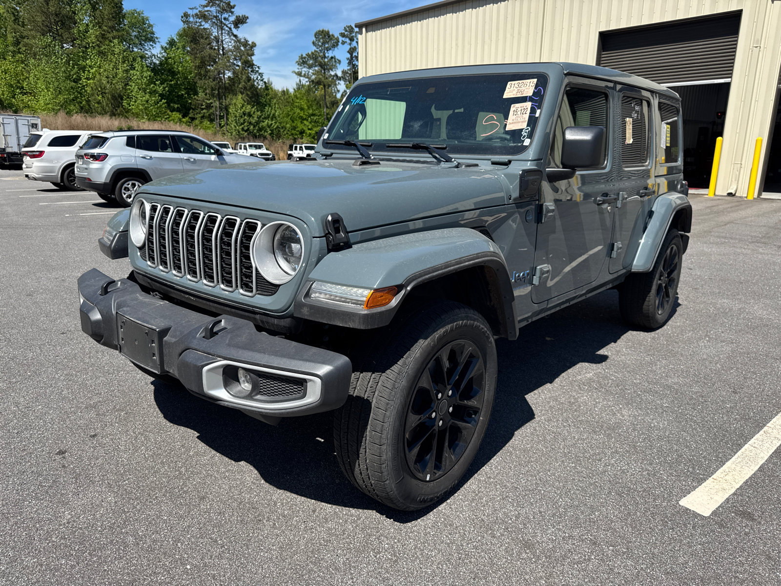 Used 2025 Jeep Wrangler Unlimited Sahara w/ Safety Group AWD/4WD image 2