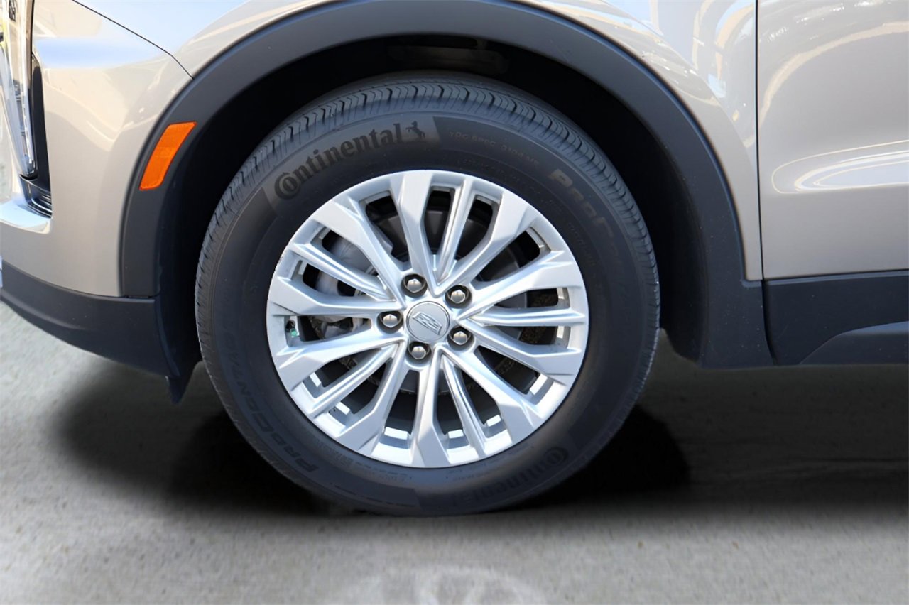 Used 2024 Cadillac XT4 Luxury w/ Cold Weather Package image 9