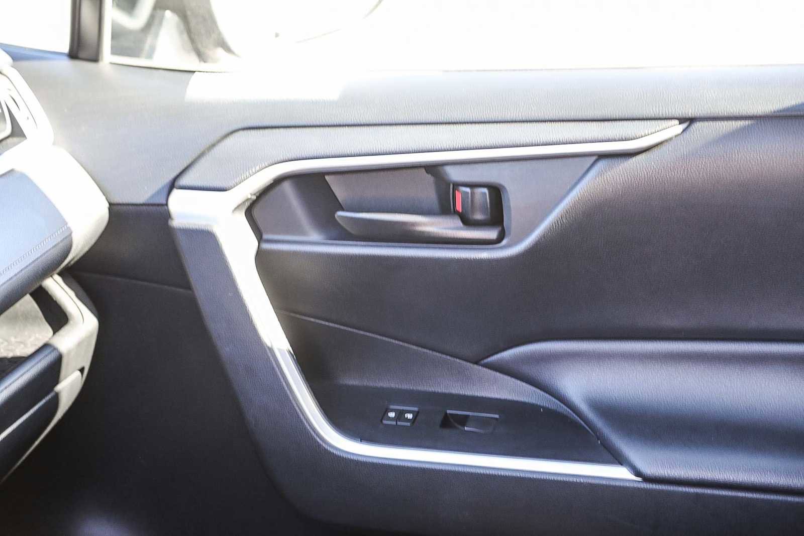 Certified 2022 Toyota RAV4 LE image 22