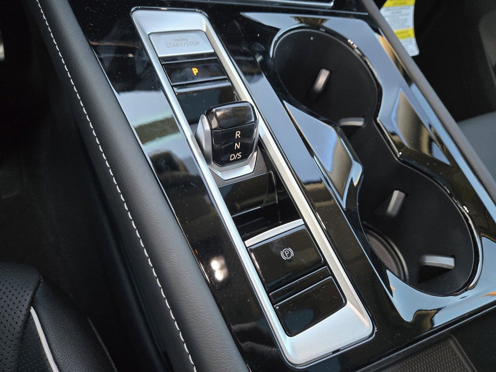 New 2025 Volkswagen Atlas SEL Premium R-Line image 15