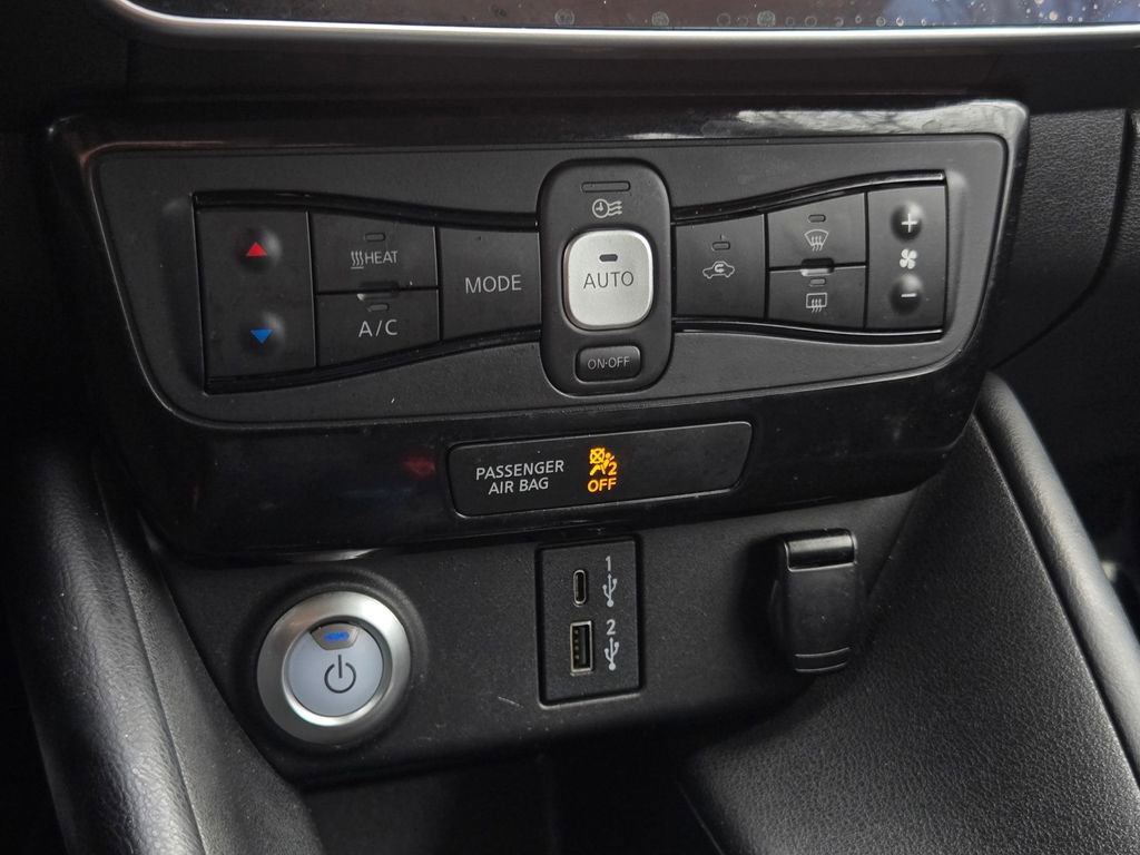 Used 2020 Nissan Leaf SV w/ SV Technology Package image 16