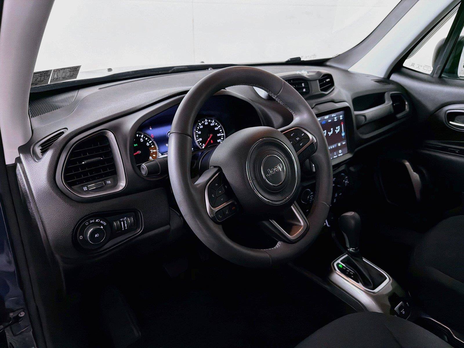 Used 2022 Jeep Renegade Latitude AWD/4WD image 16