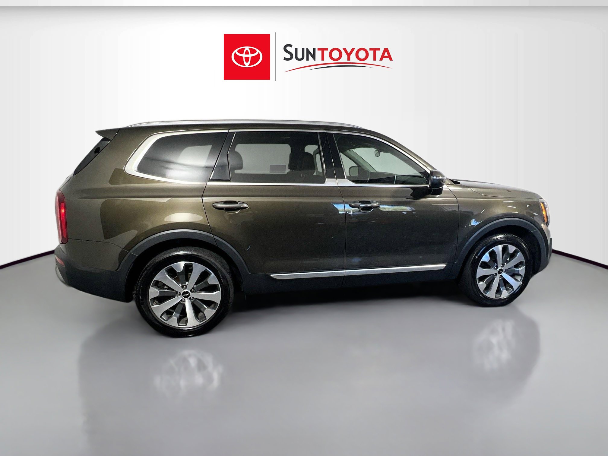Used 2022 Kia Telluride S FWD image 2