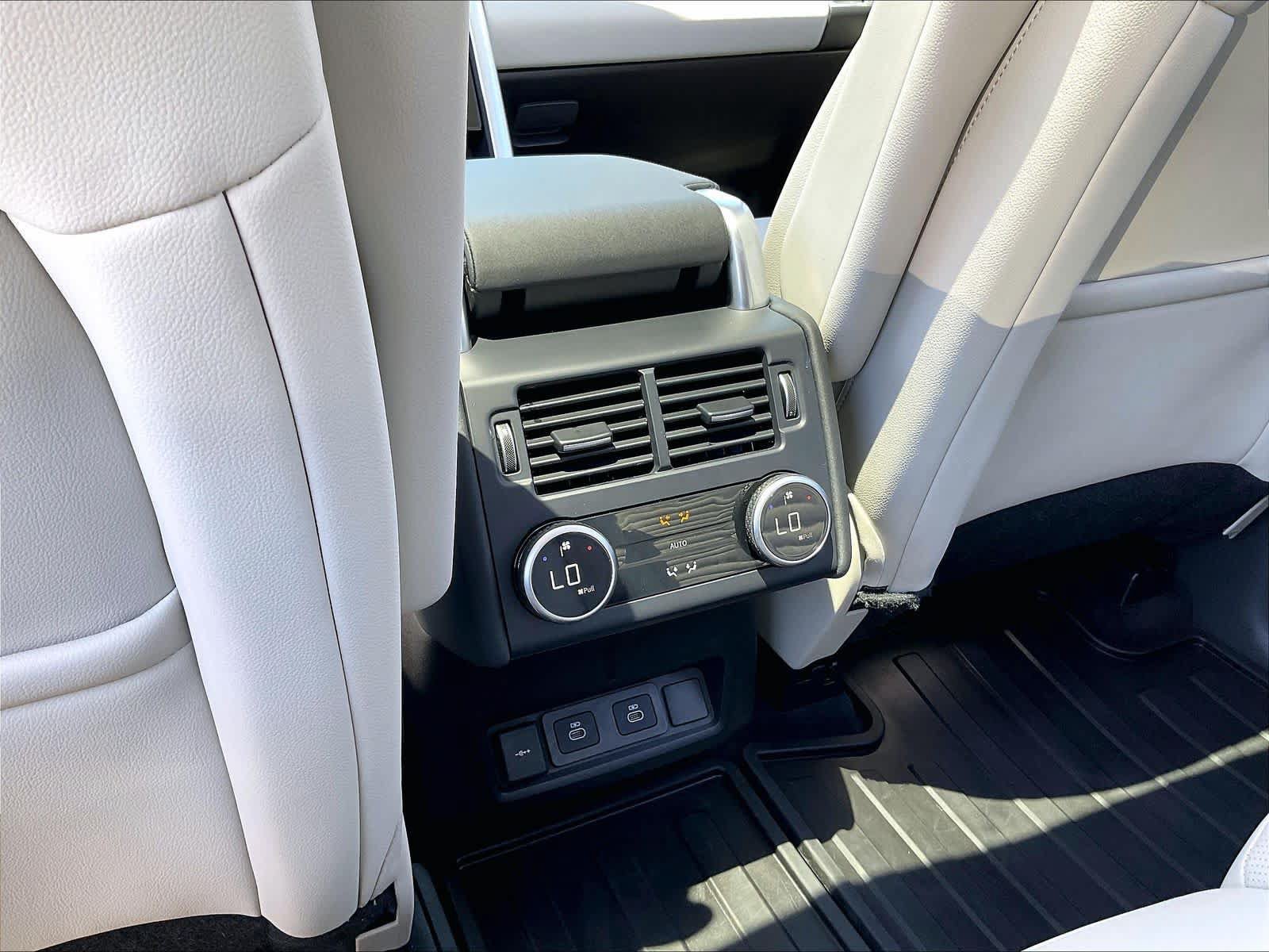 Used 2025 Land Rover Discovery S AWD/4WD image 39