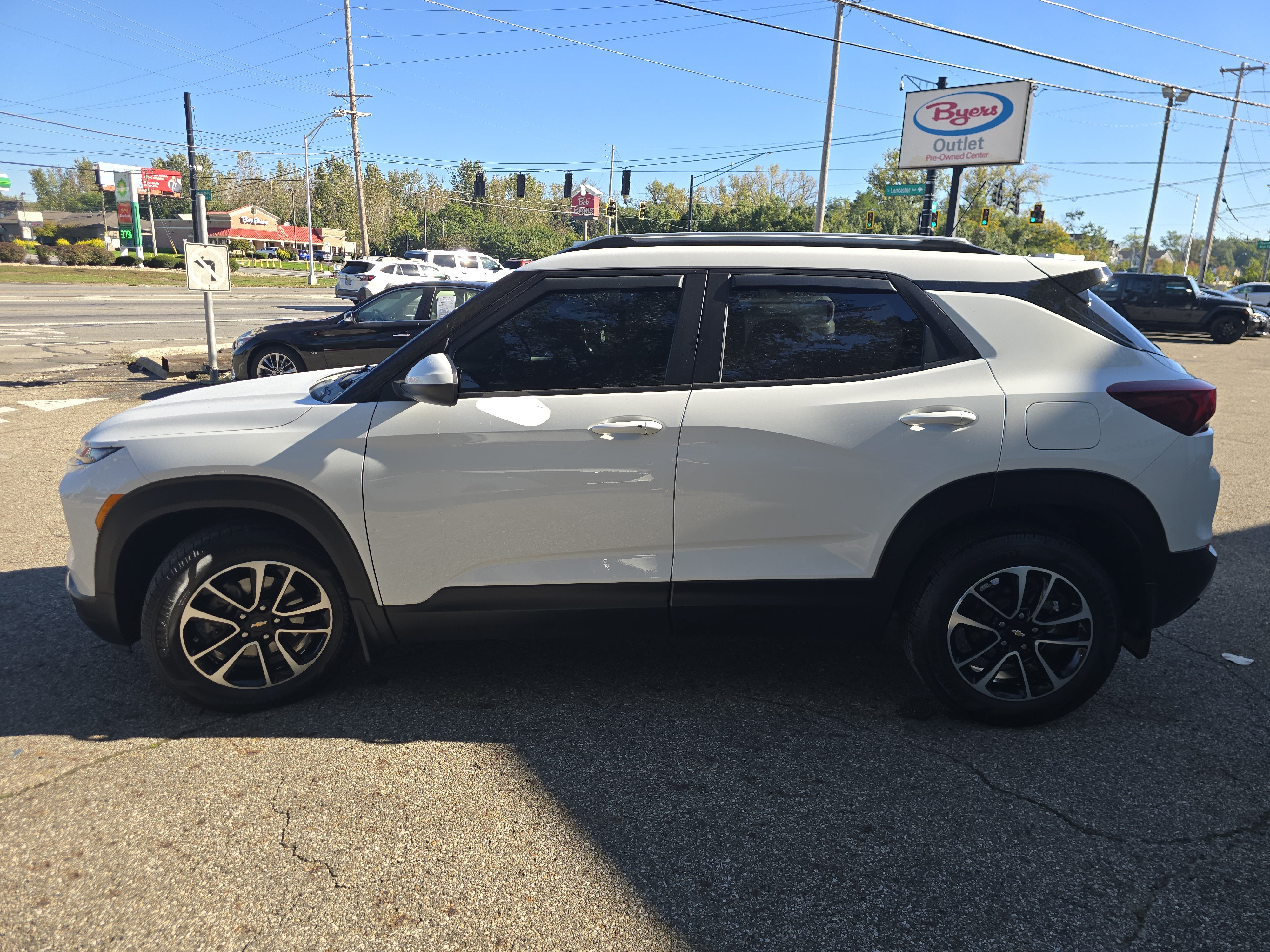 Used 2024 Chevrolet TrailBlazer LT w/ LT Cold Weather Package FWD image 4