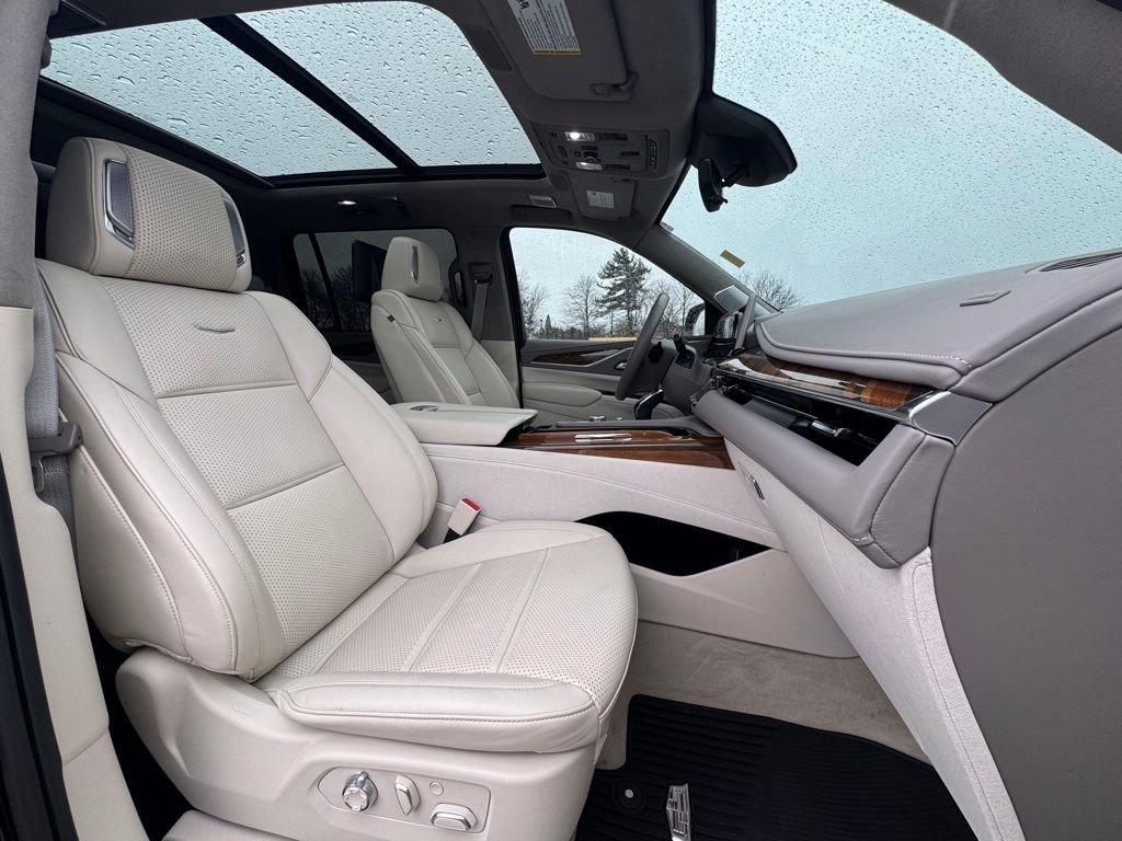 Used 2024 Cadillac Escalade ESV Sport Platinum w/ LPO, ONYX Package AWD/4WD image 32