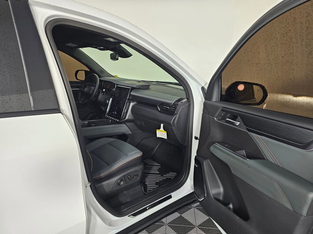 Used 2025 GMC Acadia AT4 image 38