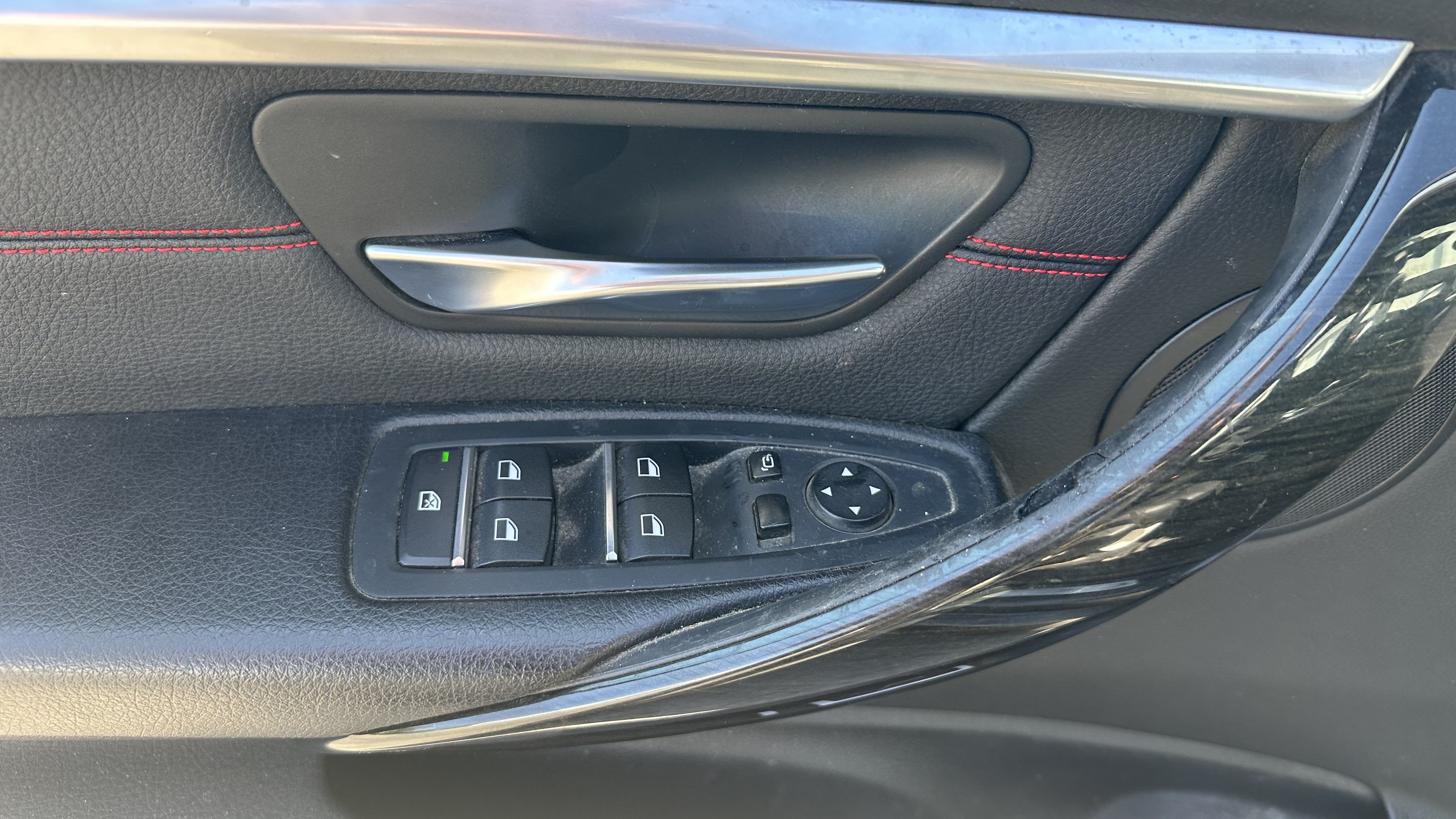 Used 2018 BMW 330i xDrive Sedan w/ Convenience Package AWD/4WD image 17