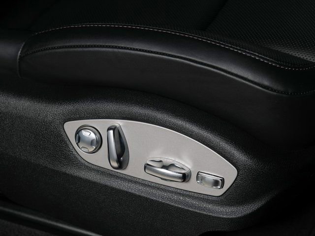 Certified 2023 Porsche Macan image 25