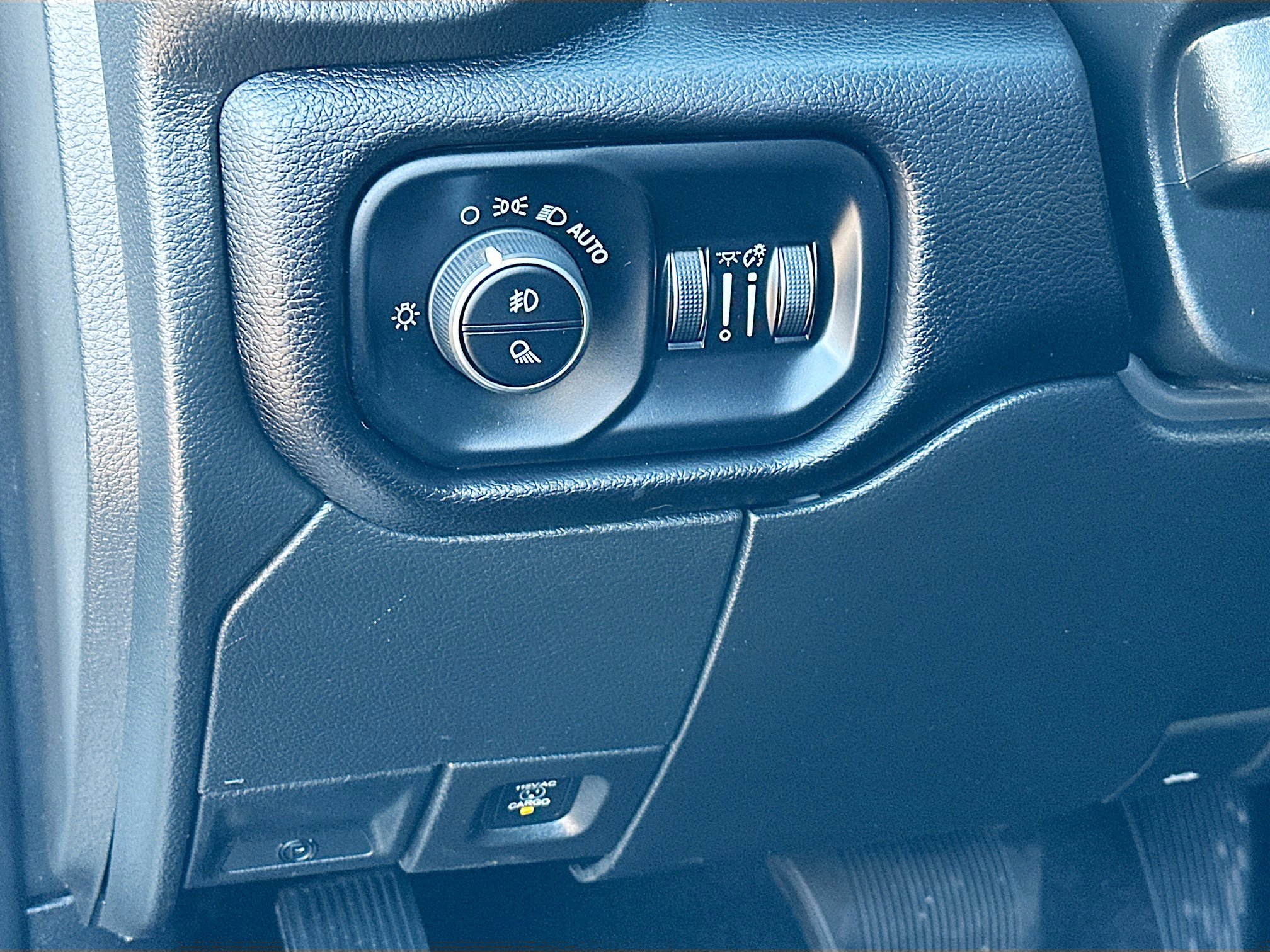 Used 2024 RAM 2500 Laramie image 17