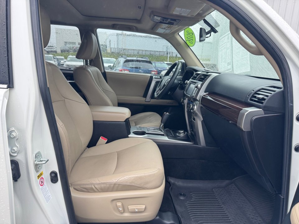 Used 2016 Toyota 4Runner Limited AWD/4WD image 32