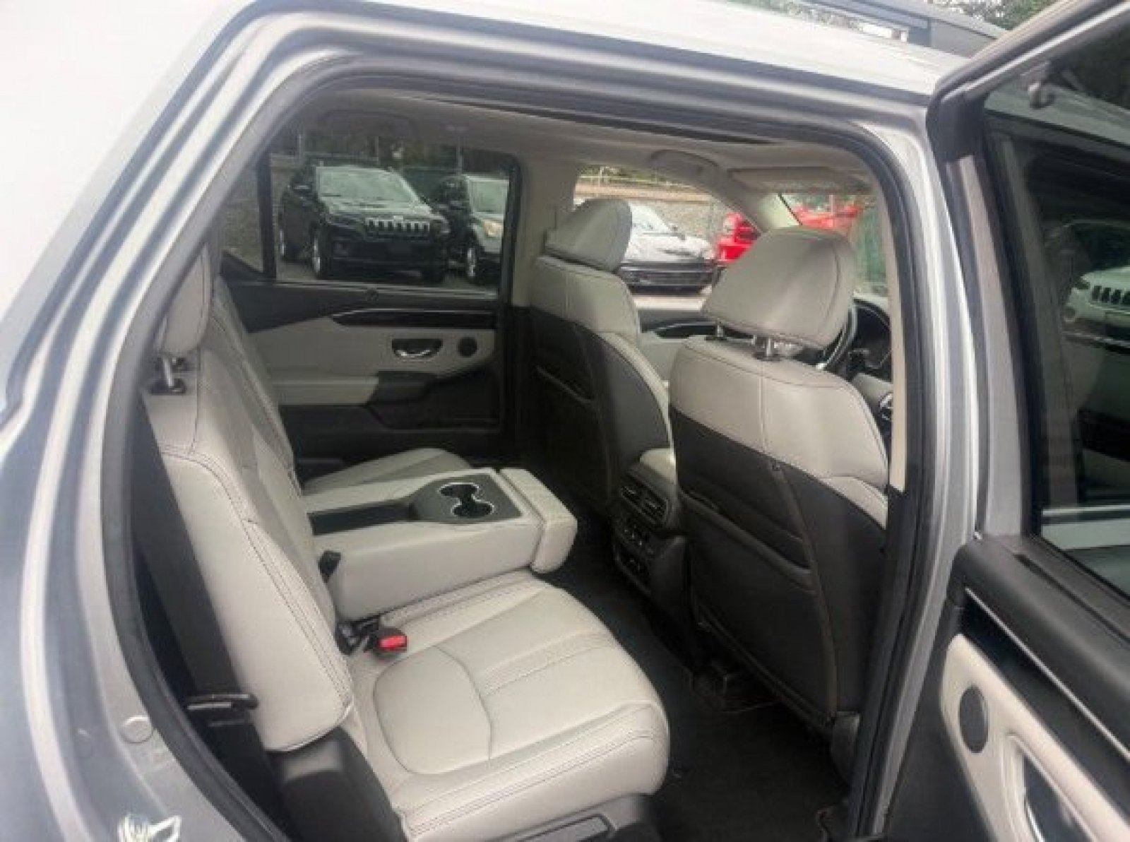 Used 2024 Honda Pilot Touring image 6