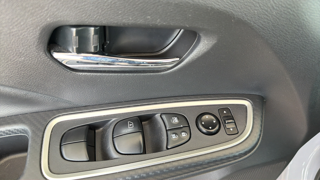 Certified 2024 Nissan Versa SR FWD image 19