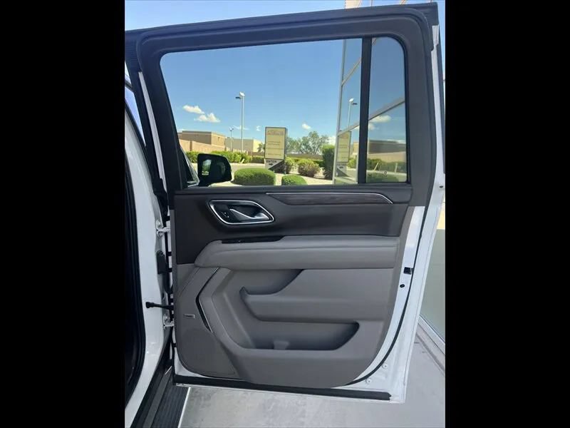 Used 2022 Chevrolet Suburban Z71 w/ Luxury Package AWD/4WD image 22