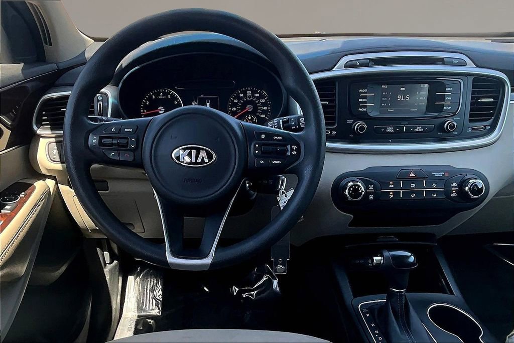 Used 2017 Kia Sorento AWD image 8