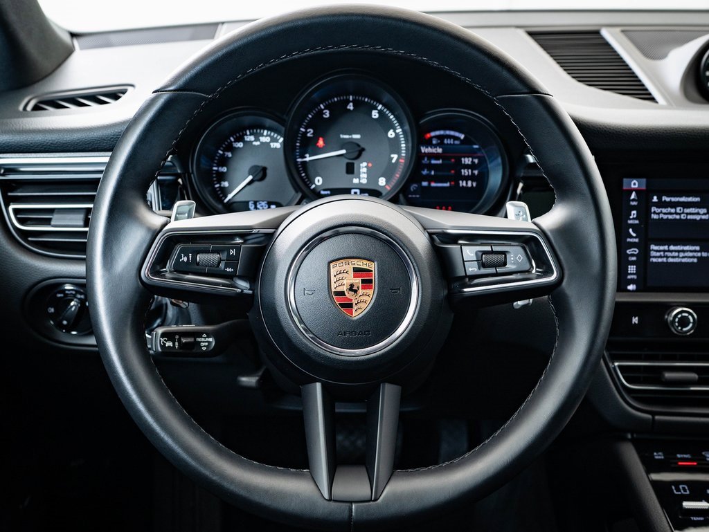 Certified 2024 Porsche Macan image 6