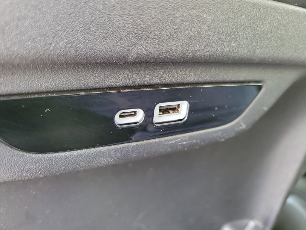 Used 2024 Chrysler Pacifica Touring-L image 13