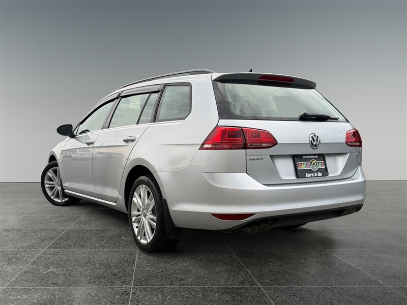 Used 2015 Volkswagen Golf TDI SE FWD image 3
