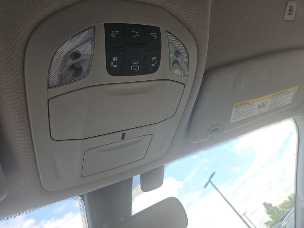 Used 2018 Chrysler Pacifica Touring-L Plus FWD image 18