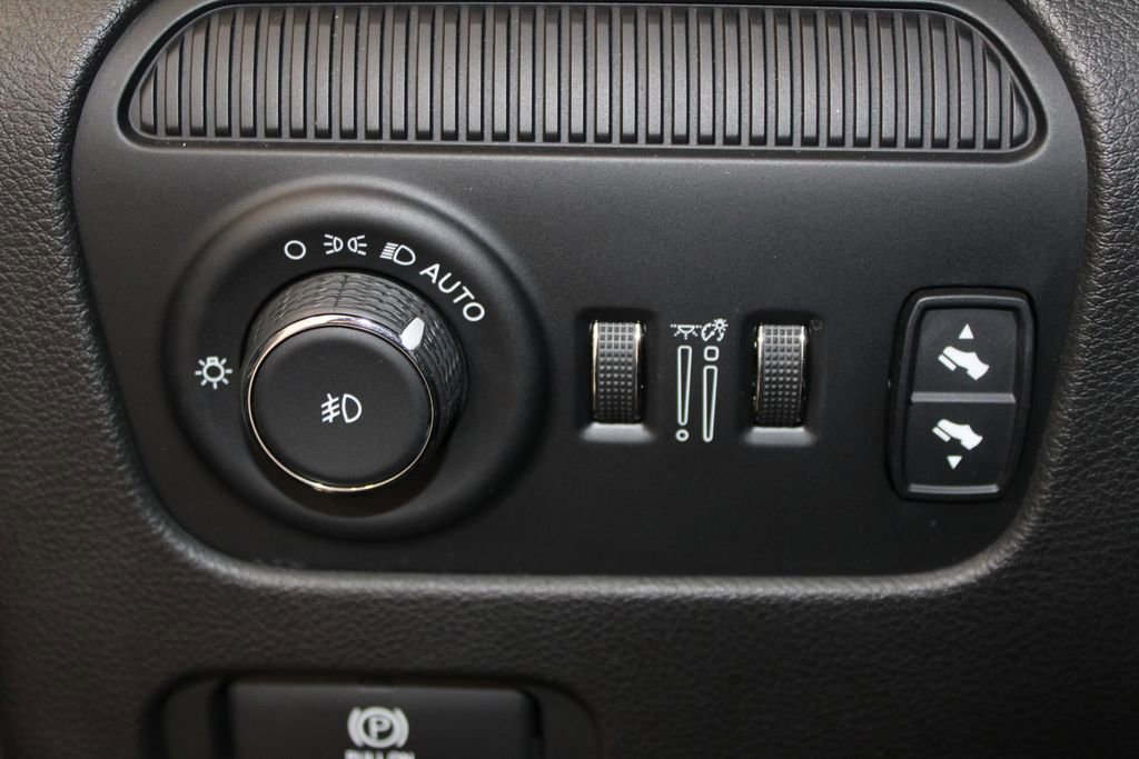 Used 2023 Jeep Wagoneer L Series II image 42