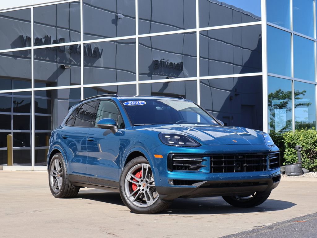 Used 2025 Porsche Cayenne S AWD/4WD image 1
