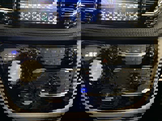 Used 2020 Chrysler Pacifica Limited w/ Advanced Safetytec Group FWD image 12